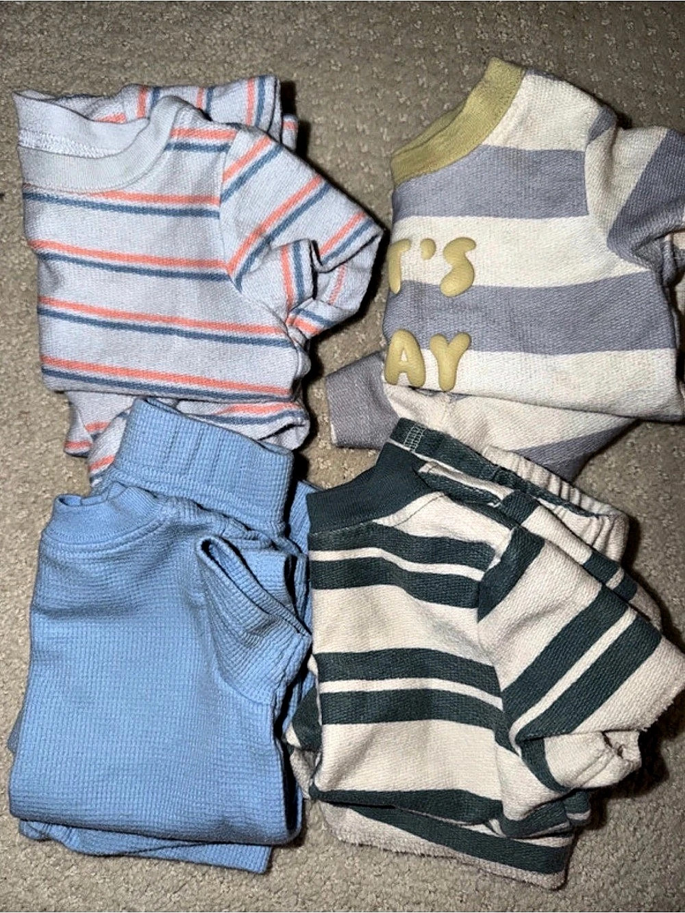 4 outfit sets 0-3 months